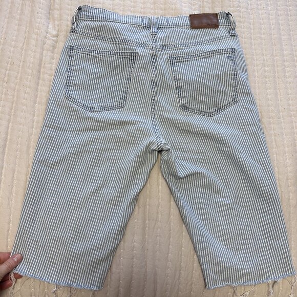 Madewell 10” High-Rise Skinny Cropped Jorts - Picture 3 of 10